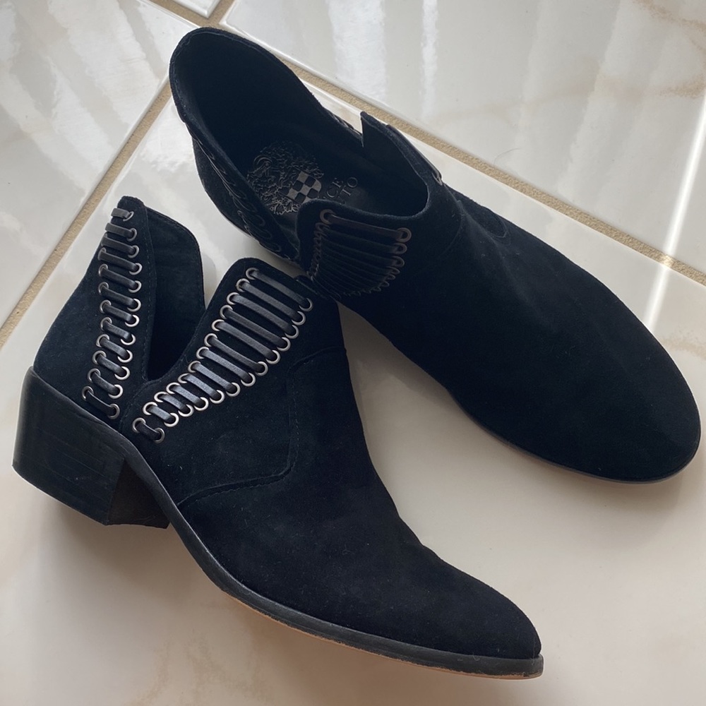 Never wear, need a nice home. Only worn once!